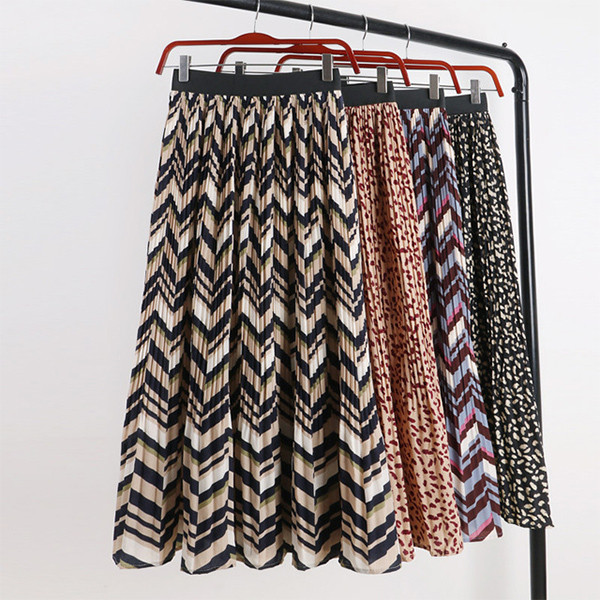 Midi plisirana suknja sa strukom na gumu