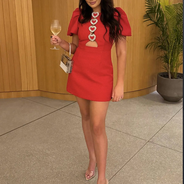 Mini crvena haljina s kristalnim srcima