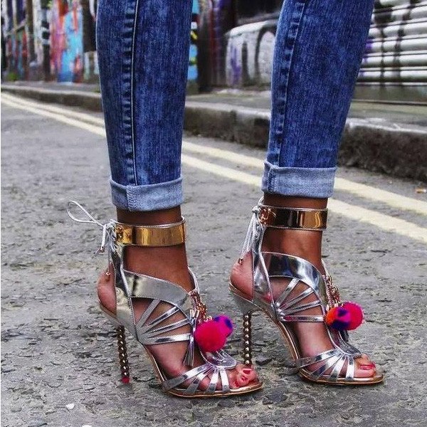 Must have pom pom sandale