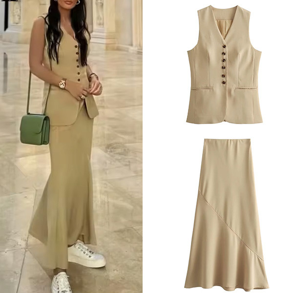 Komplet prsluk + suknja srednje duljine