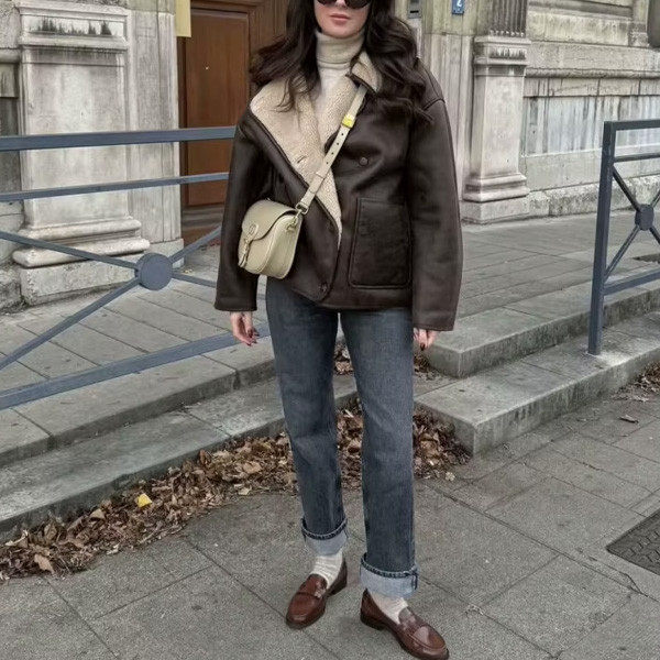 Kratka jakna kožnog izgleda s krznom 2 boje