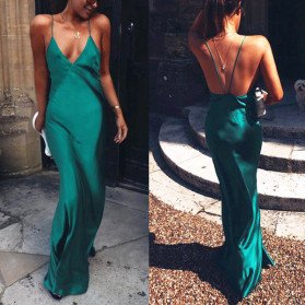 Duga satenasta haljina otvorenih leđa s prorezom