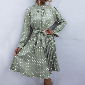 Midi plisirana haljina na točkice povišenog ovratnika