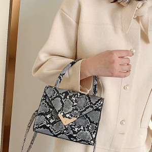 Mini messenger torbica zmijskog uzorka SIVA