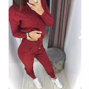 crvena s pletenicama