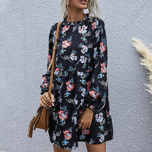 Mini cvjetna haljina vrećastog kroja