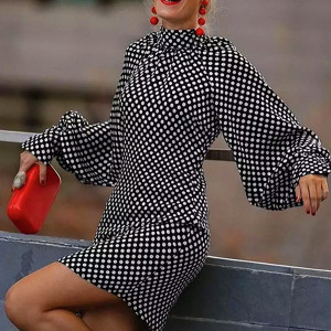 Kratka haljina zvono rukava točkastog uzorka