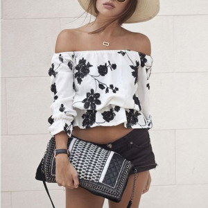 Crno bijeli top otvorenih ramena