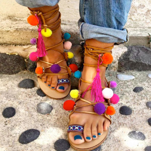 Etno boho sandale s pomponima i resicama