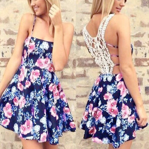 Mini cvjetna haljina s kačkanim leđima