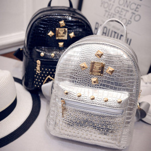 Mini kroko shiny ruksak sa zakovicama