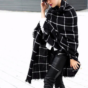 Mekani karirani crno bijeli šal