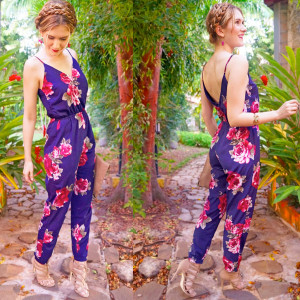 Cvjetni kombinezon na bretele s V izrezom