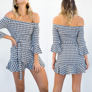 Mini kockasta haljina otvorenih ramena 