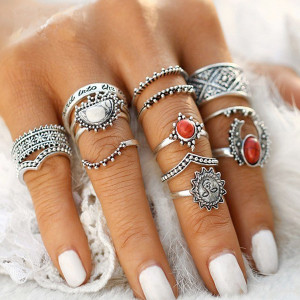 Set od 14 mini vintage prstenova s kamenom