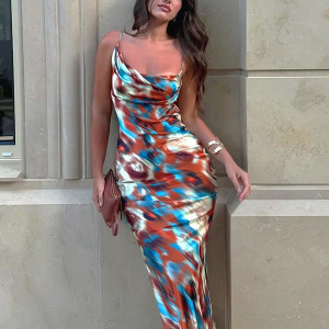 Duga špricana haljina otvorenih leđa