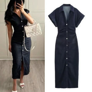 Nabrana traper haljina srednje duljine