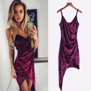 Asimetrična baršunasta party haljina