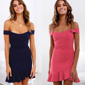 Mini haljina otvorenih ramena na volane