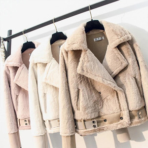 Biker jakna kožnog izgleda s krznom