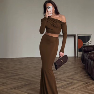 Duga nabrana haljina u dva dijela