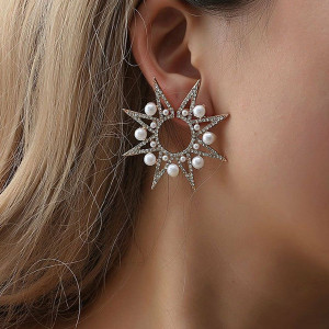 Naušnica zvijezda s biserima