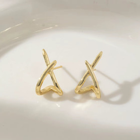 Minimalističke ukrižene naušnice zlatna srebrna boja