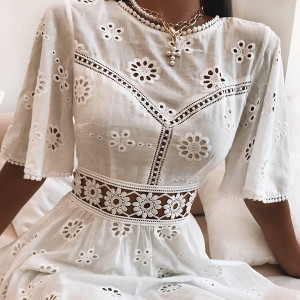 Mini haljina s kačkanim cvjetovima