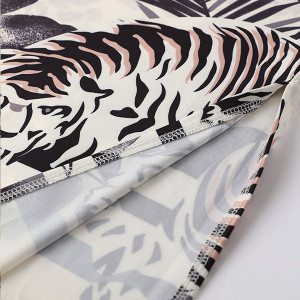 Duga haljina na jedno rame s motivom tigra