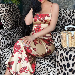 Cvjetna satenska haljina srednje duljine