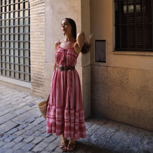 Boho haljina srednje duljine s vezenim detaljima