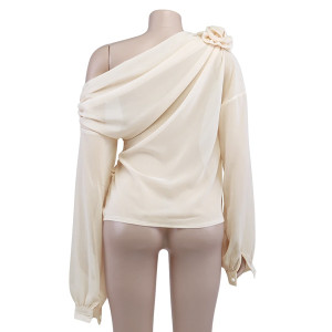 Nabrana bluza spuštenog ramena s ružom 4 BOJE