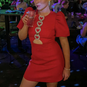 Mini crvena haljina s kristalnim srcima