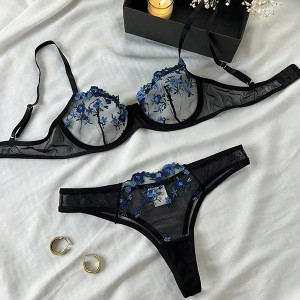 Komplet delikatnog donjeg rublja s uvezom