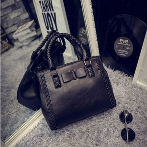 Romantična messenger torbica s mašnom