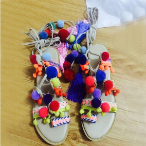 Ručno izrađene boho etno sandale s resicama i pomponima