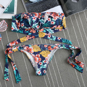 Cvjetni bandeau push up kupaći kostim s volanima