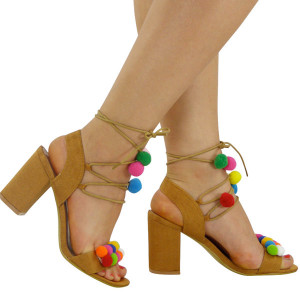 Sandale s pomponima stabilna peta