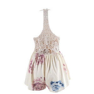 Kratki cvjetni kombinezon s kačkanim leđima