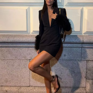 Luksuzna mini haljina na V izrez