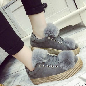 Platforma tenisice s krznenim pomponima