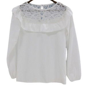 Čipkana bluza s volanom