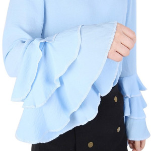 Bluza s trostrukim volanom na rukavima