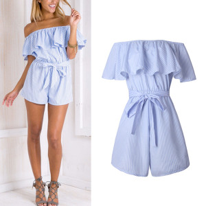 Kratki prugasti kombinezon s volanima