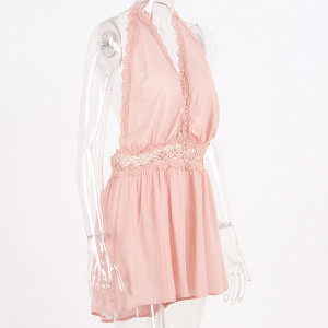 Kratki kačkani kombinezon otvorenih leđa