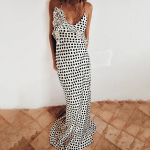 Duga točkasta haljina otvorenih leđa