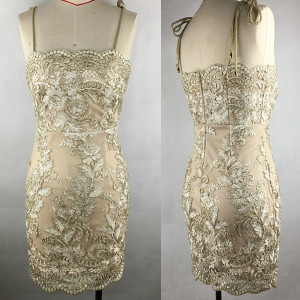 Mini svečana haljina sa sjajnim uvezom