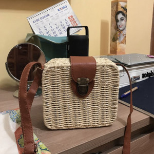 Kockasta ratan slamnata torbica