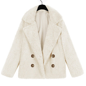 Kratki krzneni kaput s dugmadi