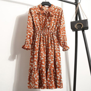 žuta na cvjetiće s mašnom